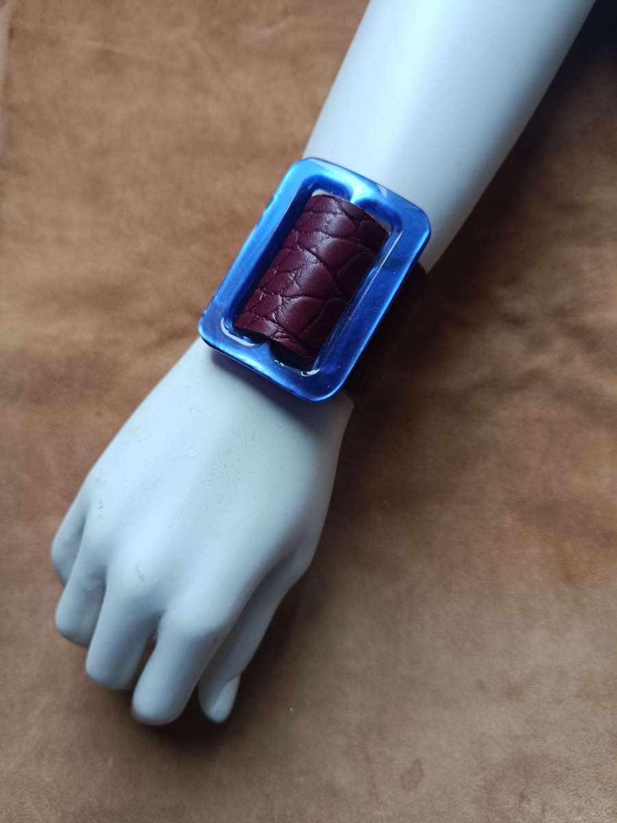 manchette cuir, bracelet cuir large, boucle vintage, bijou artisanal, cuir recyclé, création française, Dordogne