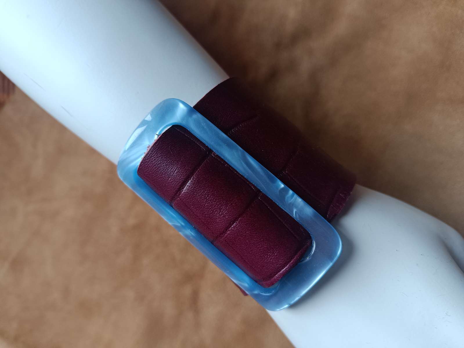 manchette cuir, bracelet cuir large, boucle vintage, bijou artisanal, cuir recyclé, création française, Dordogne