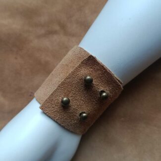 Manchette cuir daim naturel – Boucle vintage