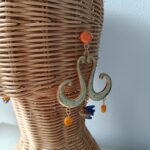 Boucles d’oreilles longues asymétriques – Création upcyclée