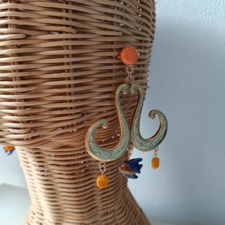 Boucles d’oreilles longues asymétriques – Création upcyclée