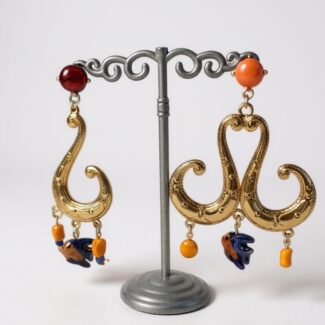 Boucles d’oreilles longues asymétriques – Création upcyclée