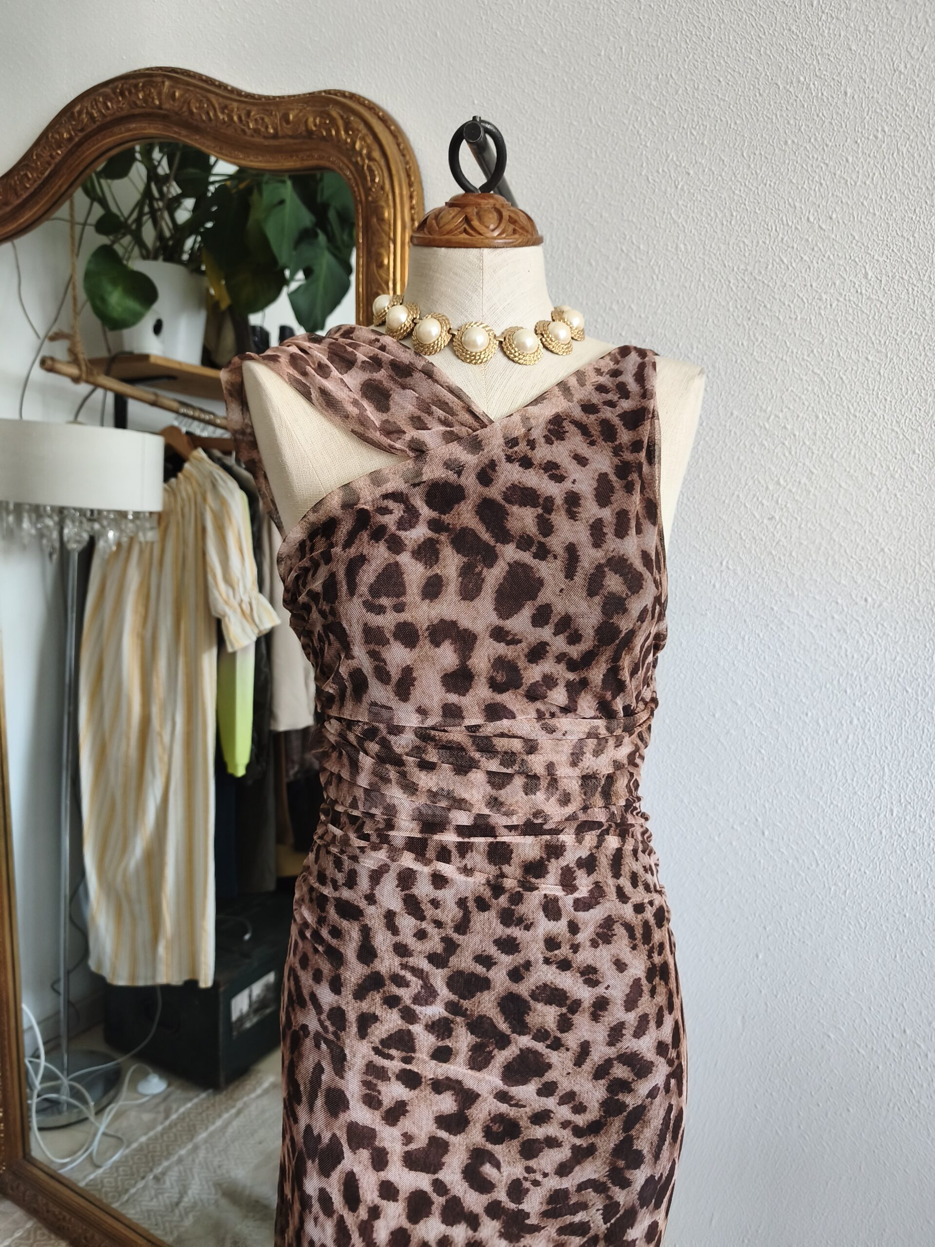 Collier vintage doré perles cabochon – longueur 42 cm Collier vintage doré perles cabochon – longueur 42 cm