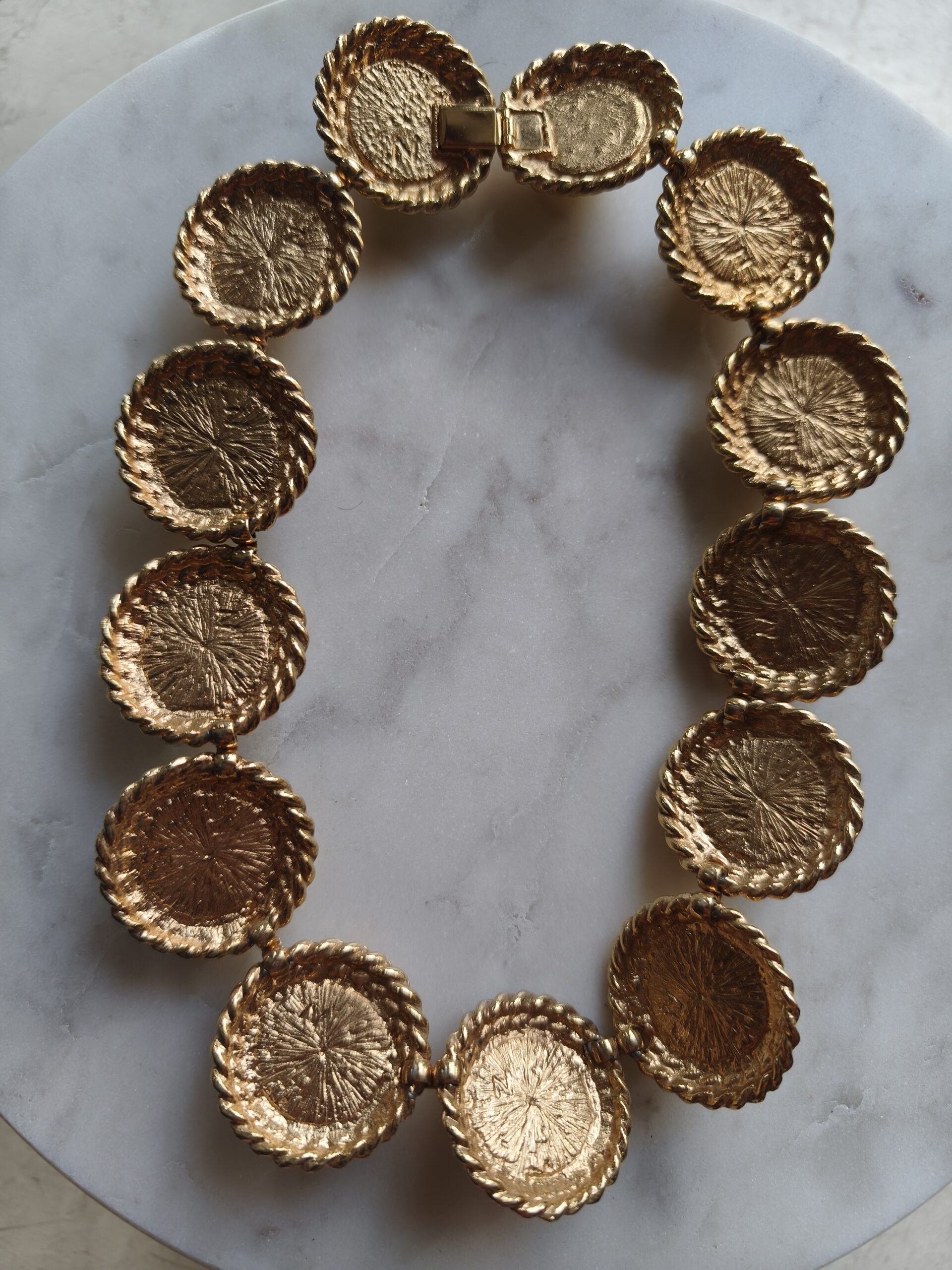 Collier vintage doré perles cabochon – longueur 42 cm Collier vintage doré perles cabochon – longueur 42 cm