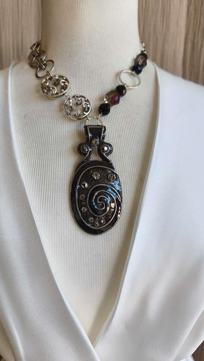 collier emaux