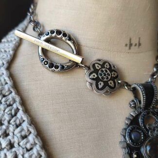 Collier Eclipse — Métamorphoses