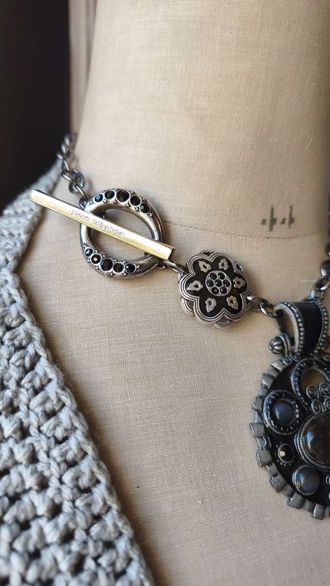 Collier Eclipse — Métamorphoses